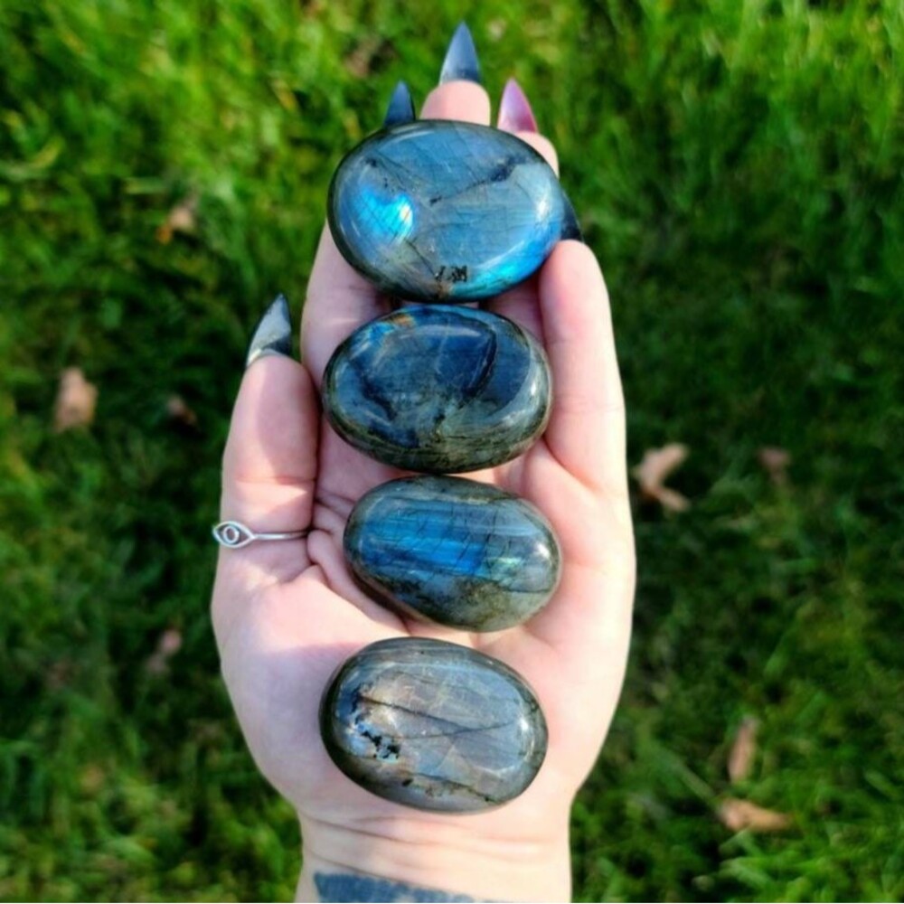 ONE flashy‎ Labradorite palm stone High Quality Flash